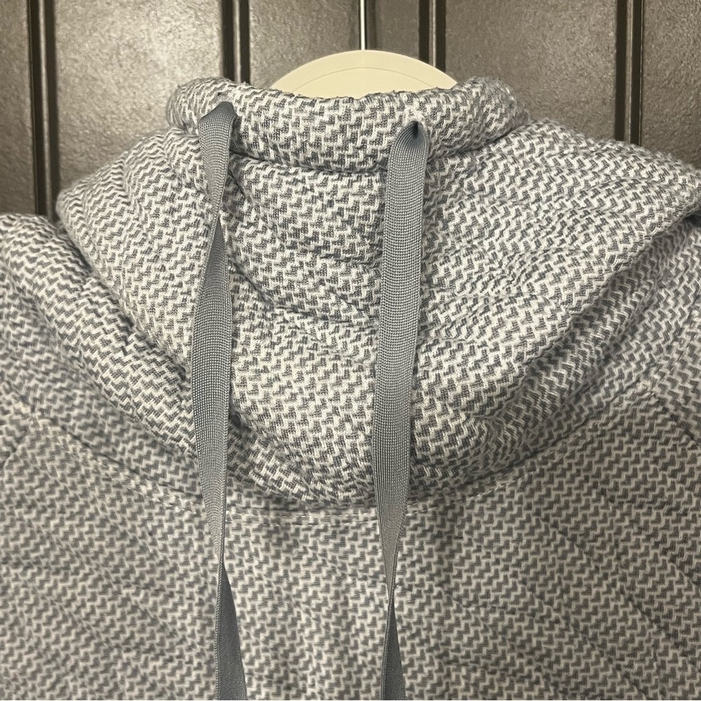 GapFit Jaquard Pullover Gray and White Hoodie with Front Pockets, Size X-Small - Picture 4 of 6